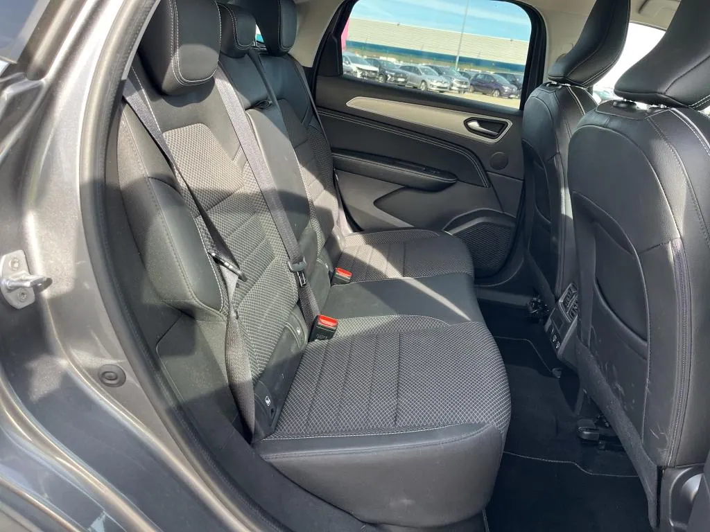Renault Arkana E-TECH HYBRIDE 145 - 22 TECHNO 6