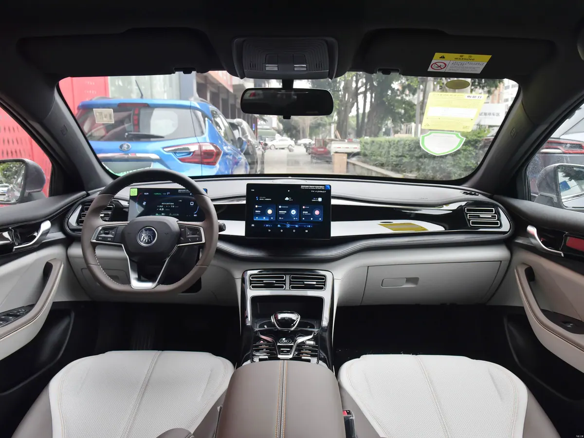 BYD Qin Plus DM-i - photo illustrative 5