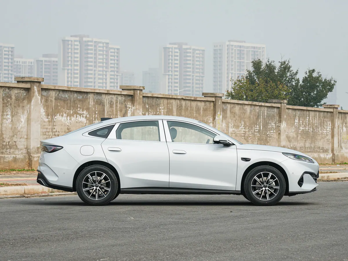 BYD Seal 06 DM-i - photo illustrative 3