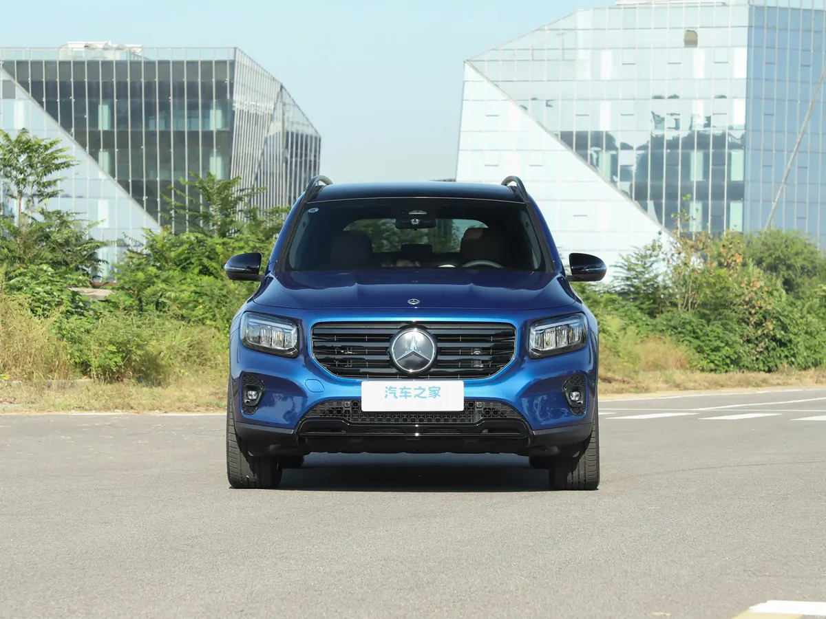 Mercedes GLB 2025 - photo illustrative 2
