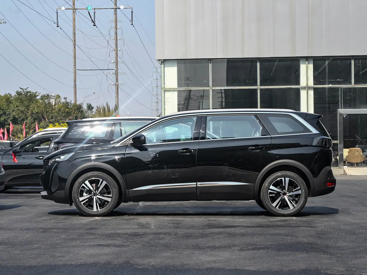 Peugeot 5008 2025 - photo illustrative 4