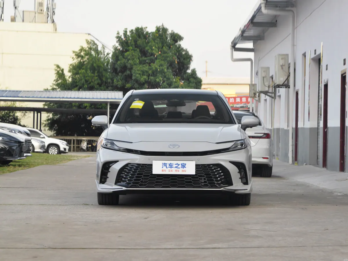 Toyota Camry - photo illustrative 2