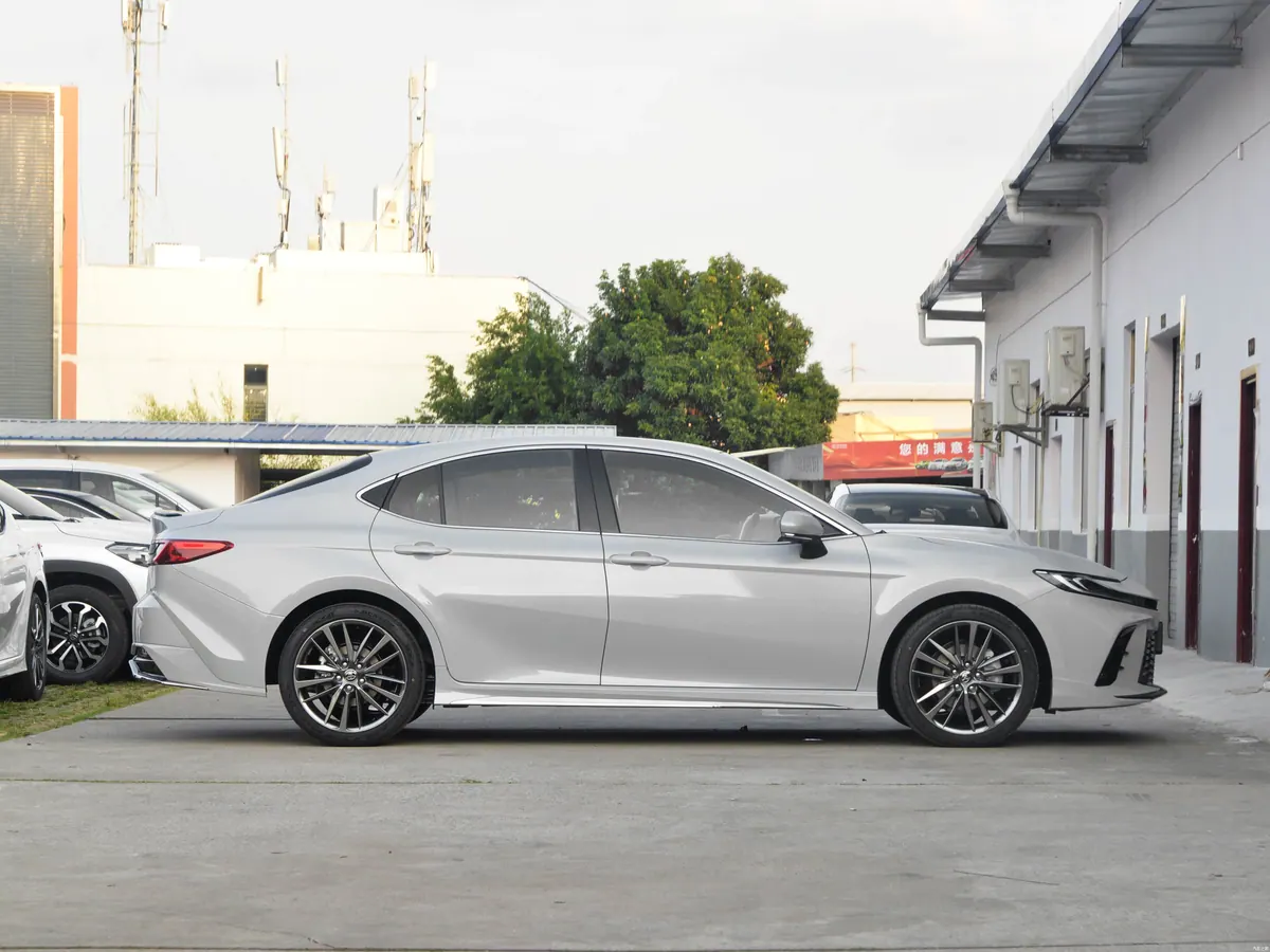 Toyota Camry - photo illustrative 3