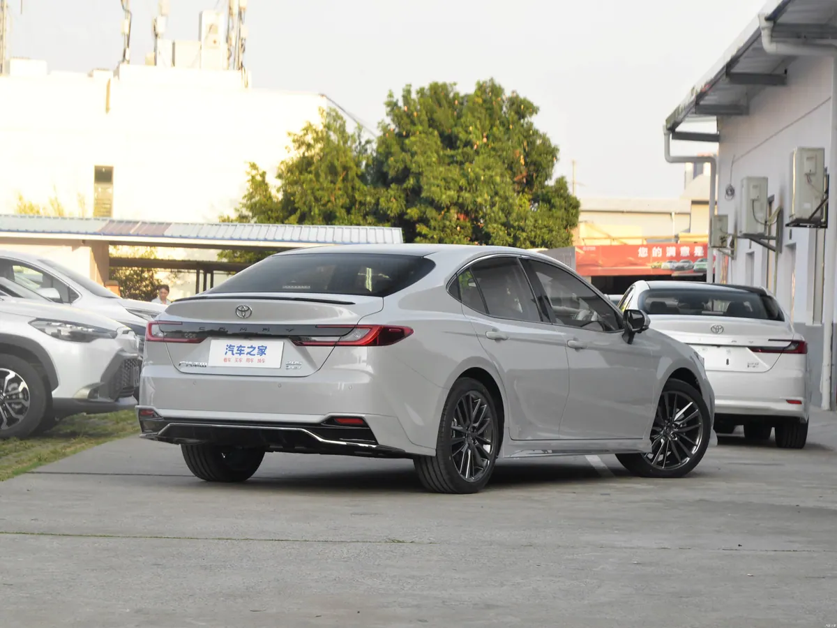 Toyota Camry - photo illustrative 4