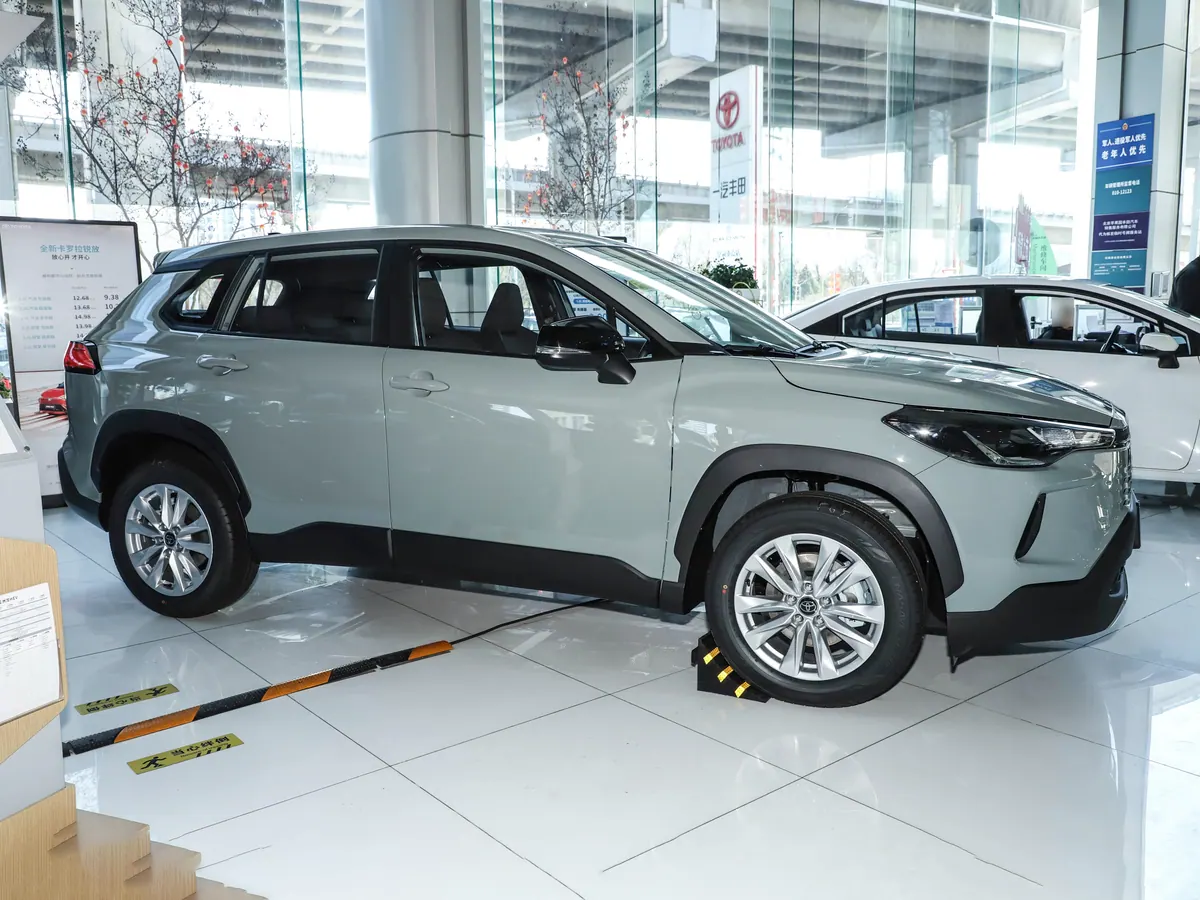 Toyota Corolla Cross - photo illustrative 3