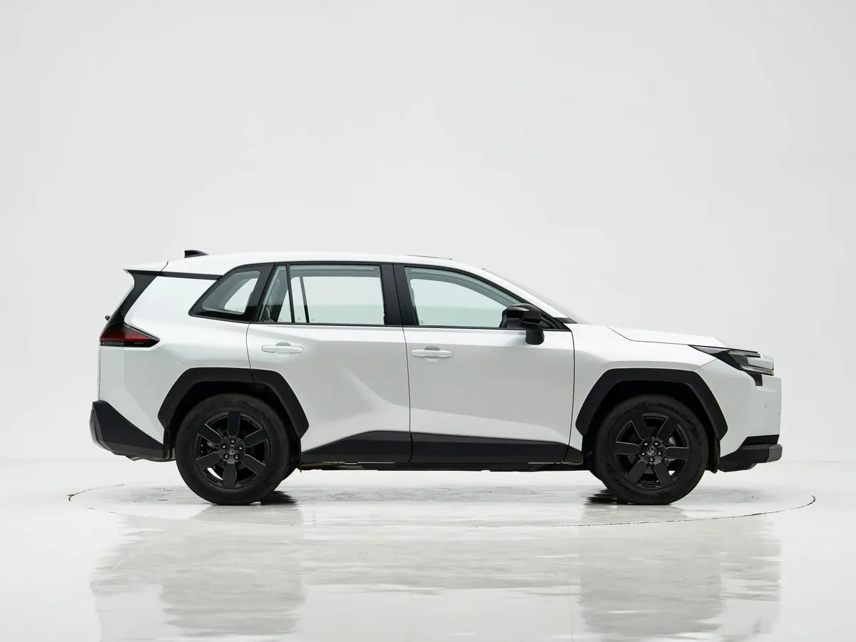 Toyota RAV4 - photo illustrative 3