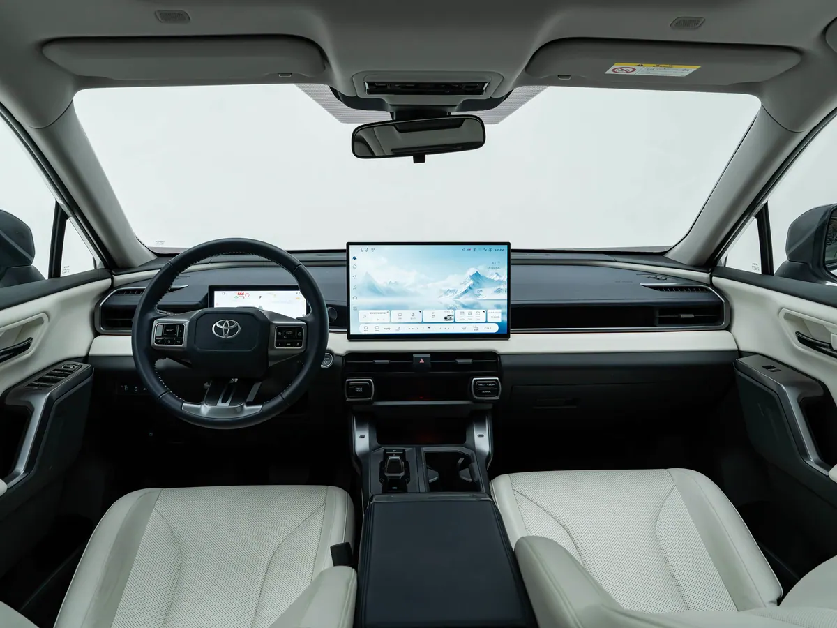 Toyota RAV4 - photo illustrative 5