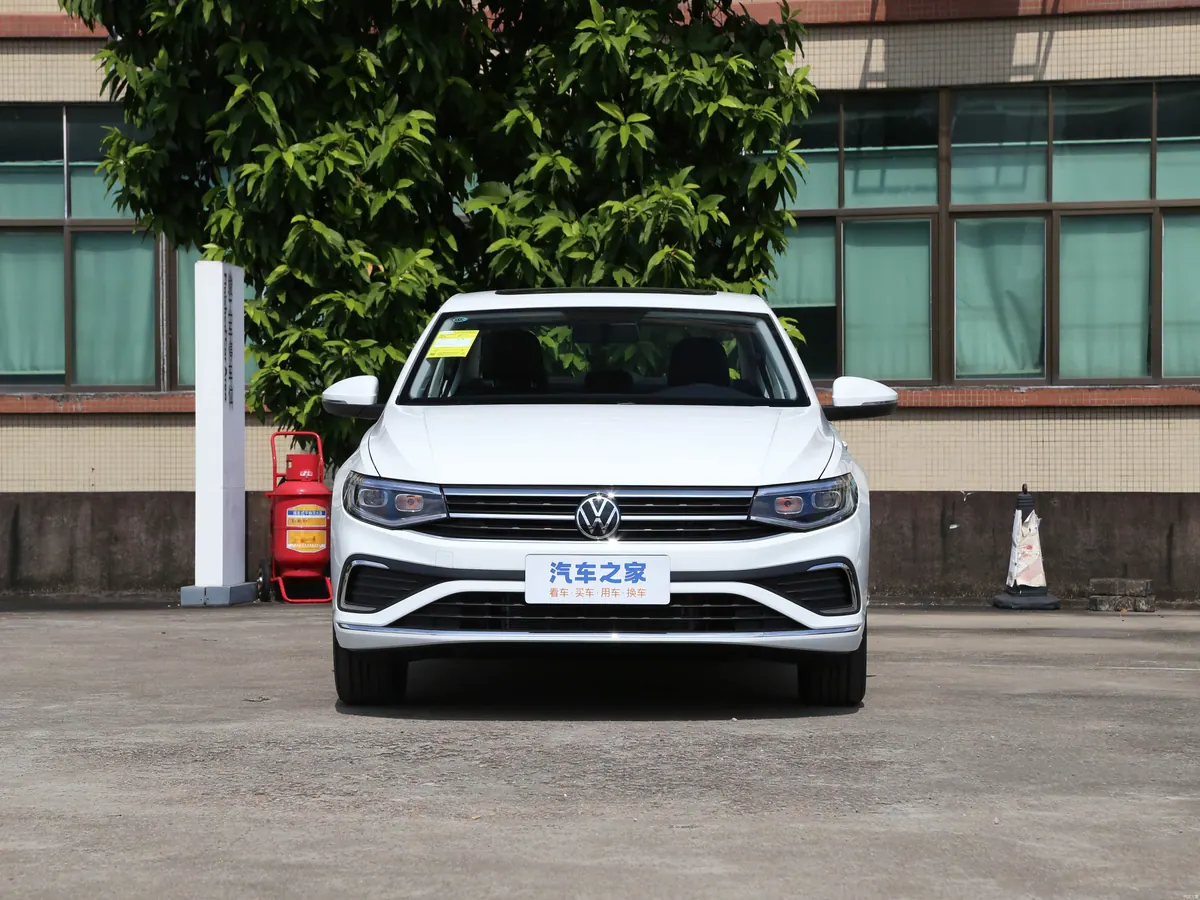 Volkswagen Bora 2025 - photo illustrative 2