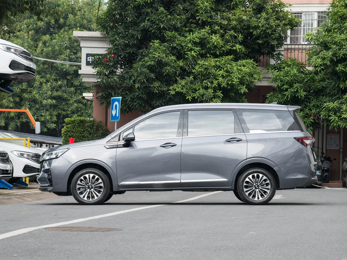 Wuling Jiachen 2022 - photo illustrative 3