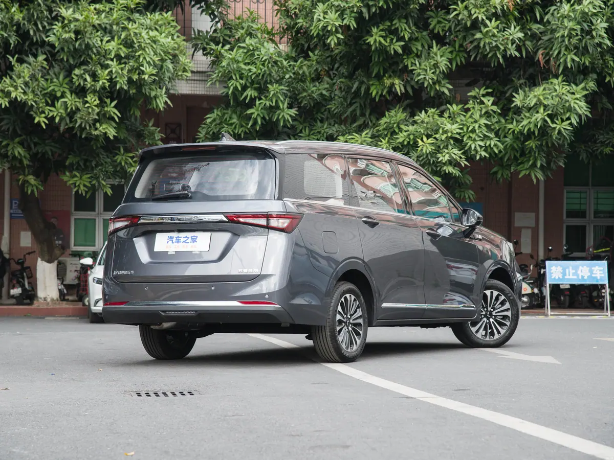 Wuling Jiachen 2022 - photo illustrative 4